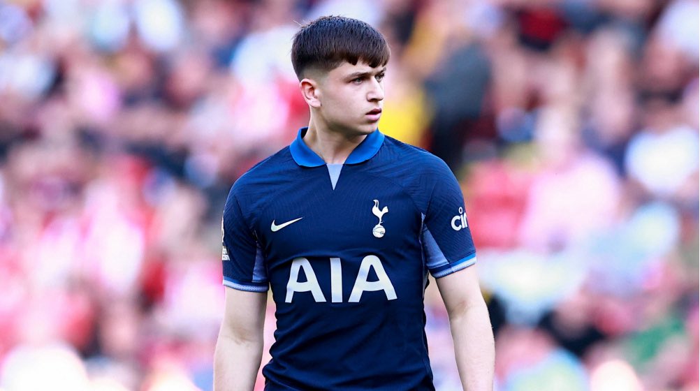XWorldTransfers's tweet photo. 🚨 FC Köln have closed the agreement with Tottenham to sign Mikey Moore, 

It’s a straight Loan for the Spurs youngster 💣 https://t.co/GWH0hPNvqj