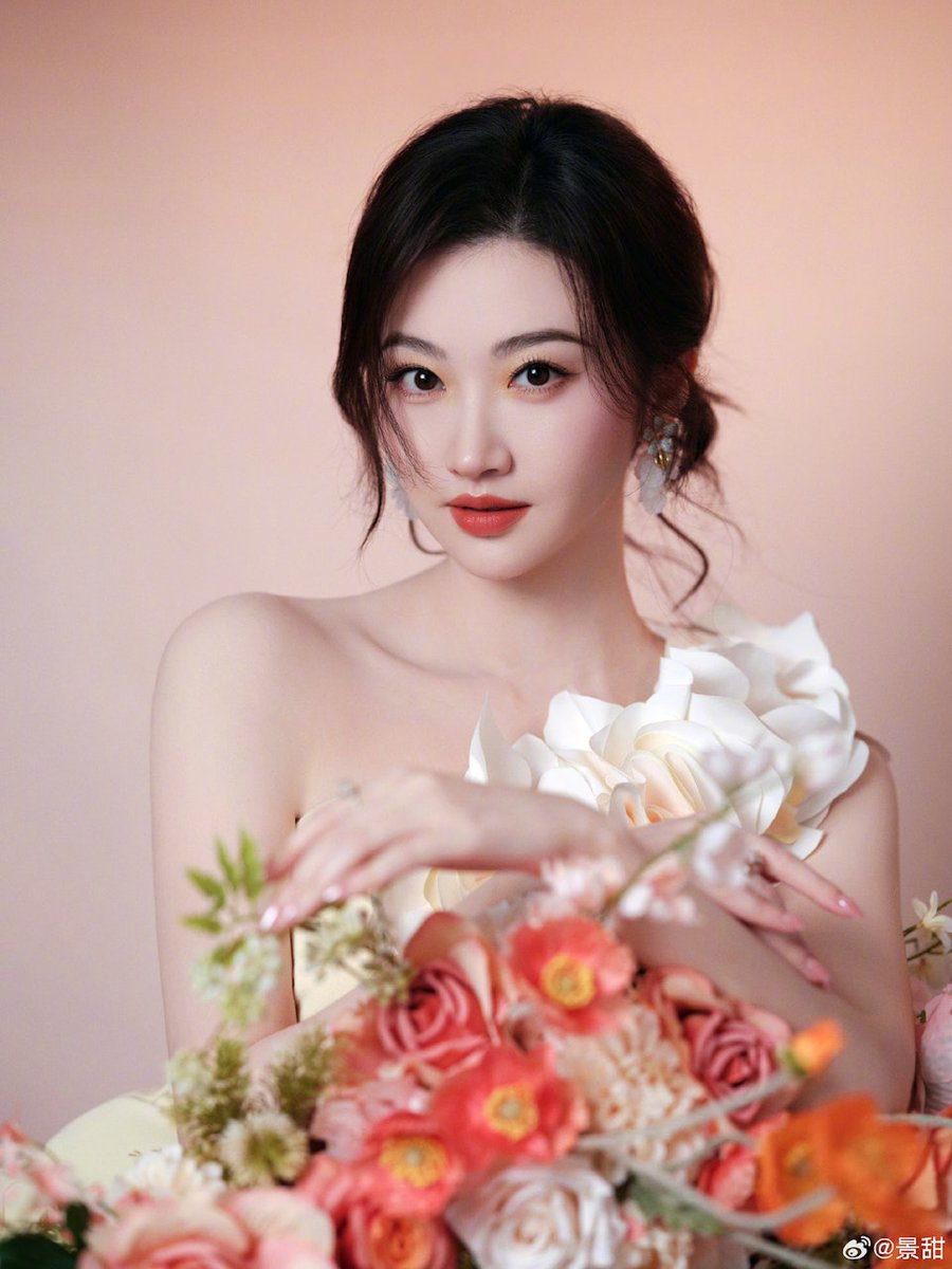robynanders's tweet photo. If you have 30 million , which do you prefer, Jing Tian or me?
#Sun  #AI #孙宇晨  #女性 https://t.co/rSv0ut0twe