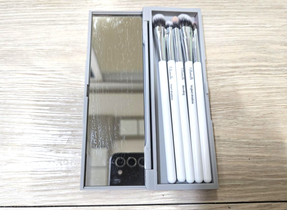KBeauty_Note728's tweet photo. アイシャドウを変えても韓国メイクにならない…🥹
実はコスメより「ブラシ」の違いが大きいかも。
FILLIMILLIのアイメイクブラシセットは、
・ふわっと自然にぼかせる
・グラデーションが作りやすい
詳しい使用感はブログでレビューしています👇
#韓国コスメ #韓国メイク #FILLIMILLI #オリーブヤング https://t.co/VQeygqms0T