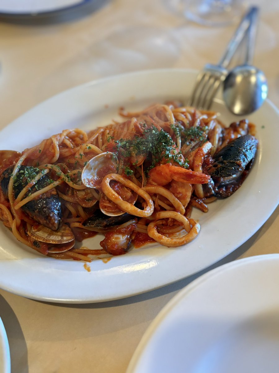 namattechan's tweet photo. 函館市富岡町にあるトラットリア ピアッティさん🍝🇮🇹

パスタ・サラダ・フォカッチャ・デザート・ドリンクのコースです🥳

パスタは4種類をシェア🙌🏻
特に木の子のバターソースのパスタが美味しかった✨
色んな味を楽しめて大満足でした☺️

ごちそうさまでした🌟

#トラットリアピアッティ
#函館 https://t.co/XBTlaO1GvQ