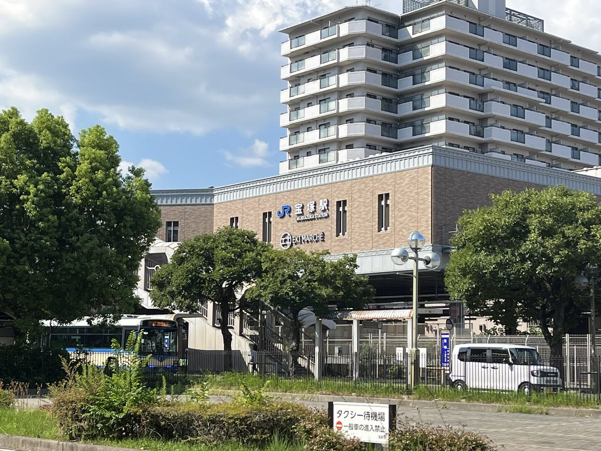 peimame's tweet photo. 宝塚にプチ旅行で来てみたが綺麗な所だ〜 https://t.co/m0VPDkFe6o
