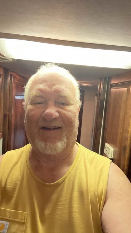 symodad6767's tweet photo. Who’s available for FaceTime?? https://t.co/upeP9UwBDW