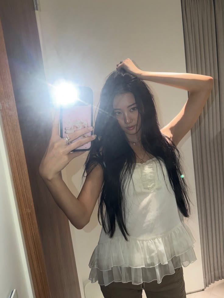 BuddyGawon's tweet photo. On Monday, we wear white! 💭 https://t.co/98RRJssL9q