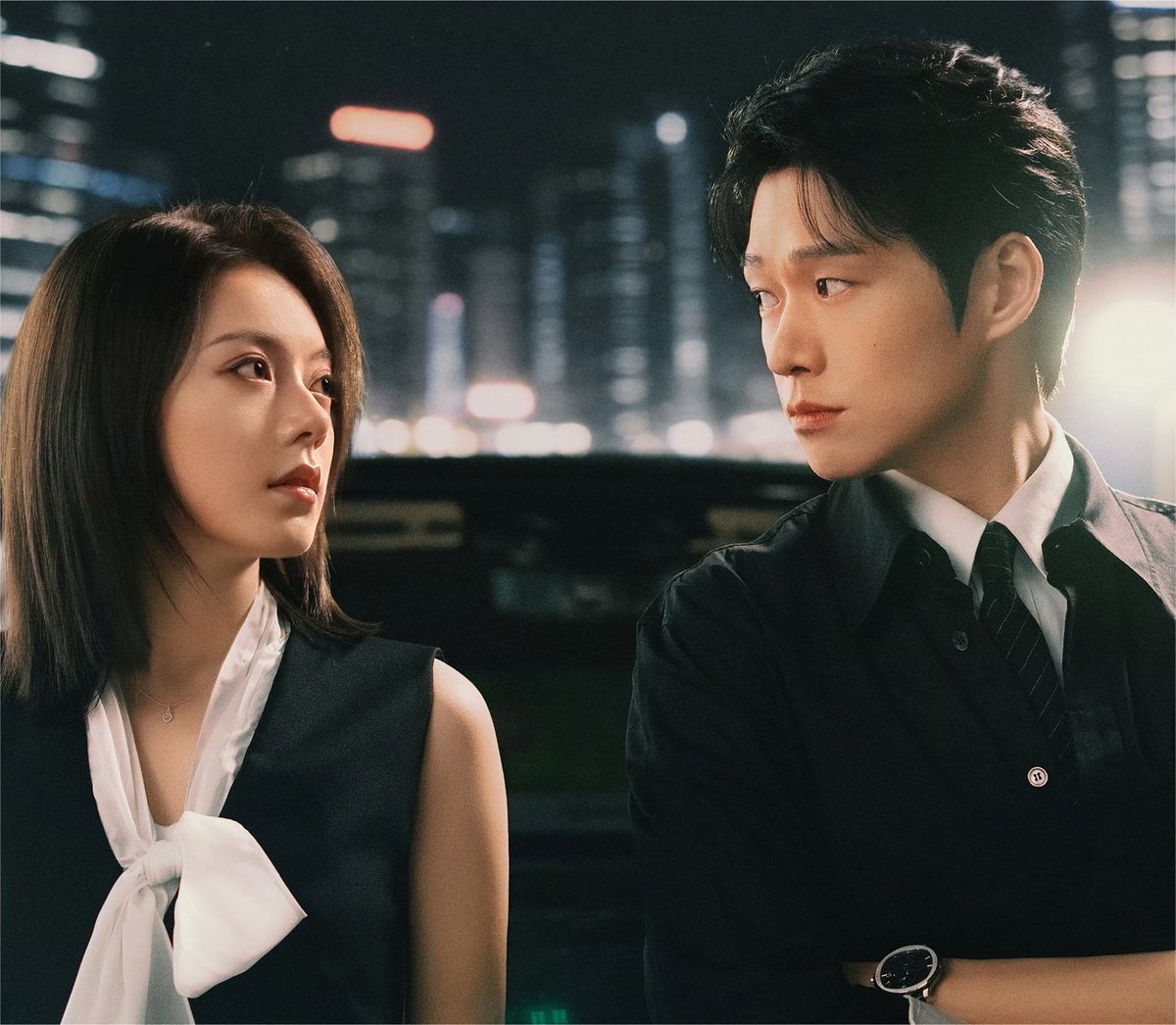 ForCdrama's tweet photo. 🍉 Youku drama #Irreplaceable starring #ZhaoJinmai #WeiDaxun is tentatively scheduled to premiere on September 27. https://t.co/AhJmjBs3Wy