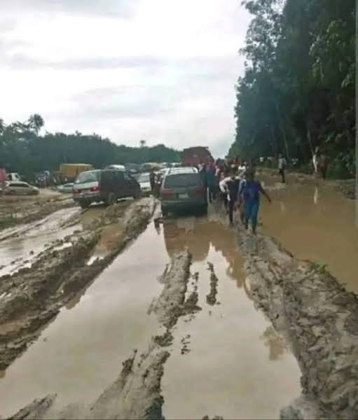 ogisshub's tweet photo. 🚨 Warri–Sapele–Benin Road Update: NDDC begins emergency reconstruction of a 15.4km failed section.

Full story 👇
https://t.co/ikpb6O8UQ0

#DeltaState #Warri #NDDC https://t.co/GUmiOK2ld3