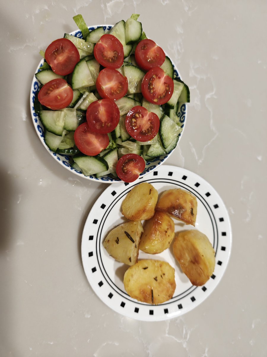 snowswancals's tweet photo. omad !! salad and leftover roast potatoes from yesterday !! I'm thinking around 500? https://t.co/5IH9MmShCR