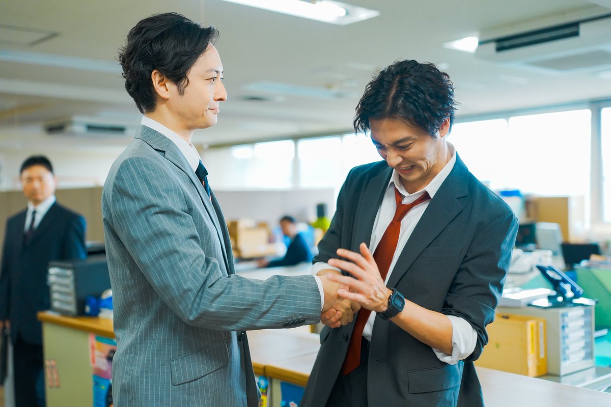 dramaL_abctv's tweet photo. 伊達ジョージ、ついに次回から登場です‼️
せっかく両思いになった２人なので、
あまり惑わさないでくださいね😂

あ、ジョージさん握力強いみたいなので、
掲示物の貼り替えいかがでしょう😏
（あの壁固くて、ピン刺すの大変みたいです）

#渡部秀 #齋藤璃佑 #渋江譲二 #キスあと https://t.co/YssR4D7ZaX