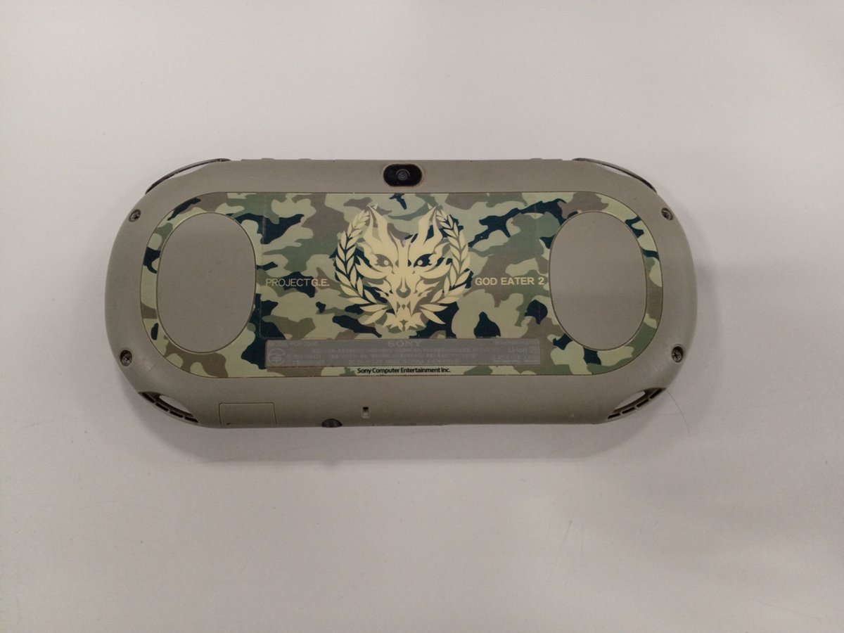 hard_hachiman's tweet photo. GOD EATER2モデルのPS Vitaが入荷致しました！
子供の頃、この作品がやりたくてVitaを購入したのを思い出します。
FCは終わっちゃったみたいですが、
まだ続編が出るのを諦めてはいないぞッ！

Vitaは勿論、ゲーム機買取募集中ですので、遊ばなくなってしまったゲーム機がございましたら、是非当店へ！ https://t.co/652zuLJnKg