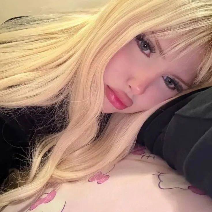 GloriaSolobg's tweet photo. weird question, but can i rate ur dc!!kkkkkkk ? 😭❤️ https://t.co/g0XuFdCdu0