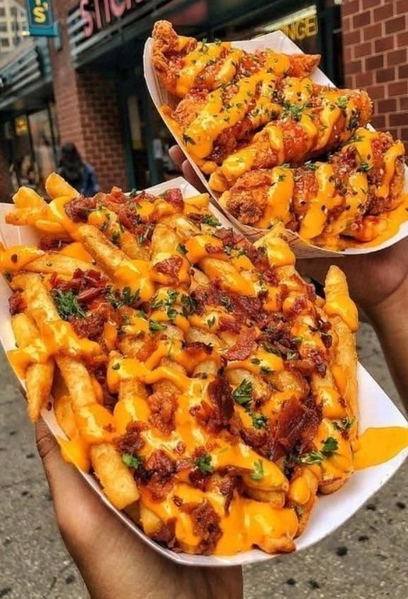 Amazingview435's tweet photo. 🍟 Loaded Cheese Fries — Would You Try These? 🤤🔥 https://t.co/dZH6jEbNxc