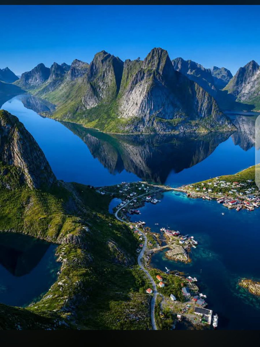 NatureNook786's tweet photo. Nature’s Masterpiece: The Untamed Beauty of Lofoten 🏔️💙✨ https://t.co/r41mFr8Epq