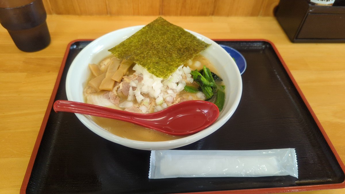 op_mukitama's tweet photo. #会津 の #麺とお米の毘沙門天 で 毘沙チャーシューメン 食べてみた　家系とは違う濃厚さで太麺ストレートは食べ応えがありチャーシューはトロトロ　若干塩気が強いので白米があればと思うけど、小さい丼しか無いので是非一考してほしい　#らーめん #ラーメン #外食 https://t.co/f6HL63zWjz