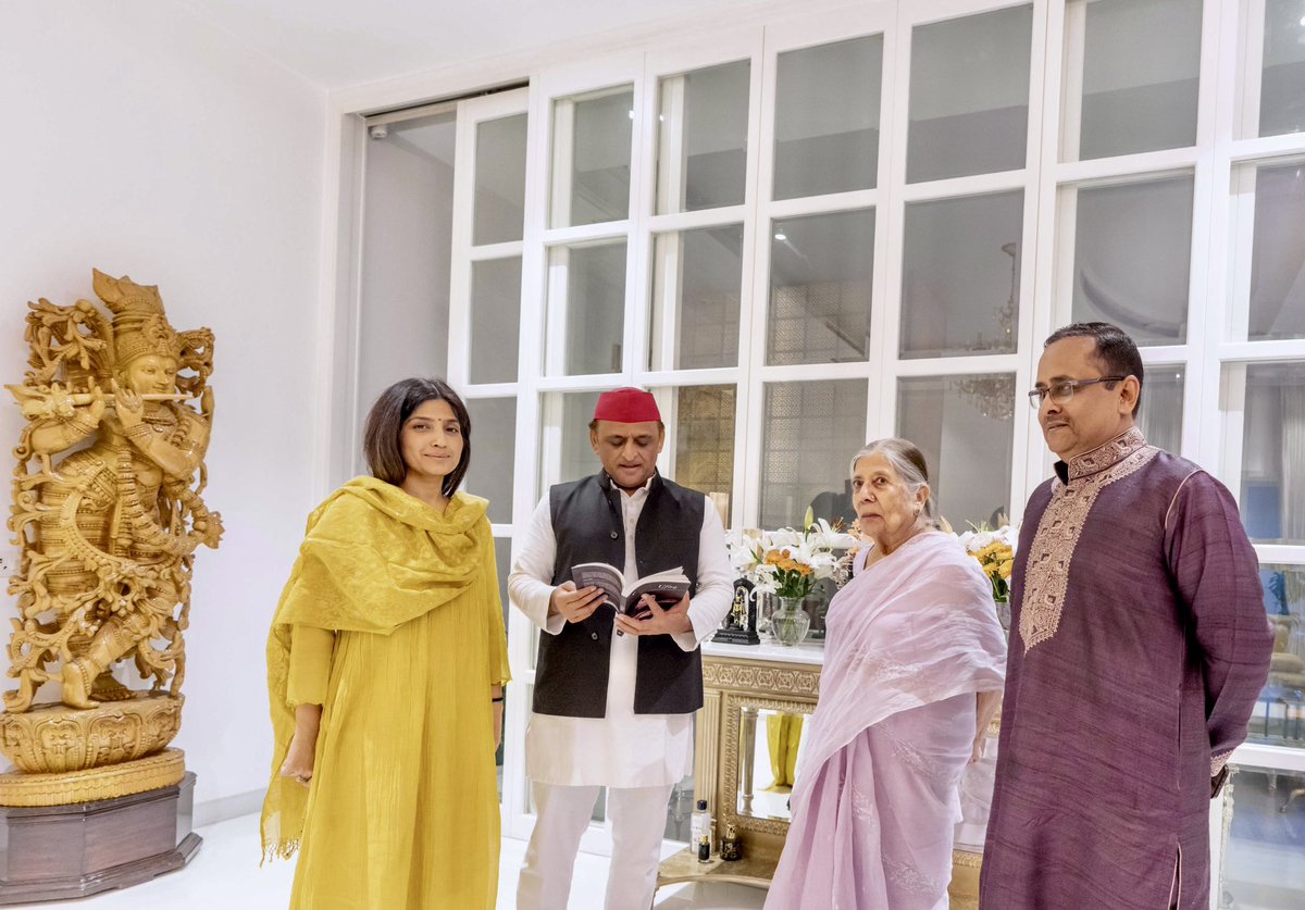 JayantKrishnaIN's tweet photo. Whenever I meet Mr Akhilesh Yadav @yadavakhilesh of @samajwadiparty, I am invariably impressed by his spontaneity, humility and keenness to learn - traits one rarely associates with politicians in India!

@AlokRanjanIAS @profamishra @meeravardhanlko @dimpleyadav @MediaCellSP @juhiesingh @SpNewsPortal