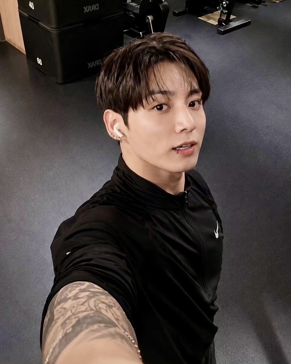 PopPlanet_'s tweet photo. Happy 29th Birthday to BTS’ Jungkook.

@bts_bighit #Jungkook #정국 https://t.co/SoTTEiTXiF