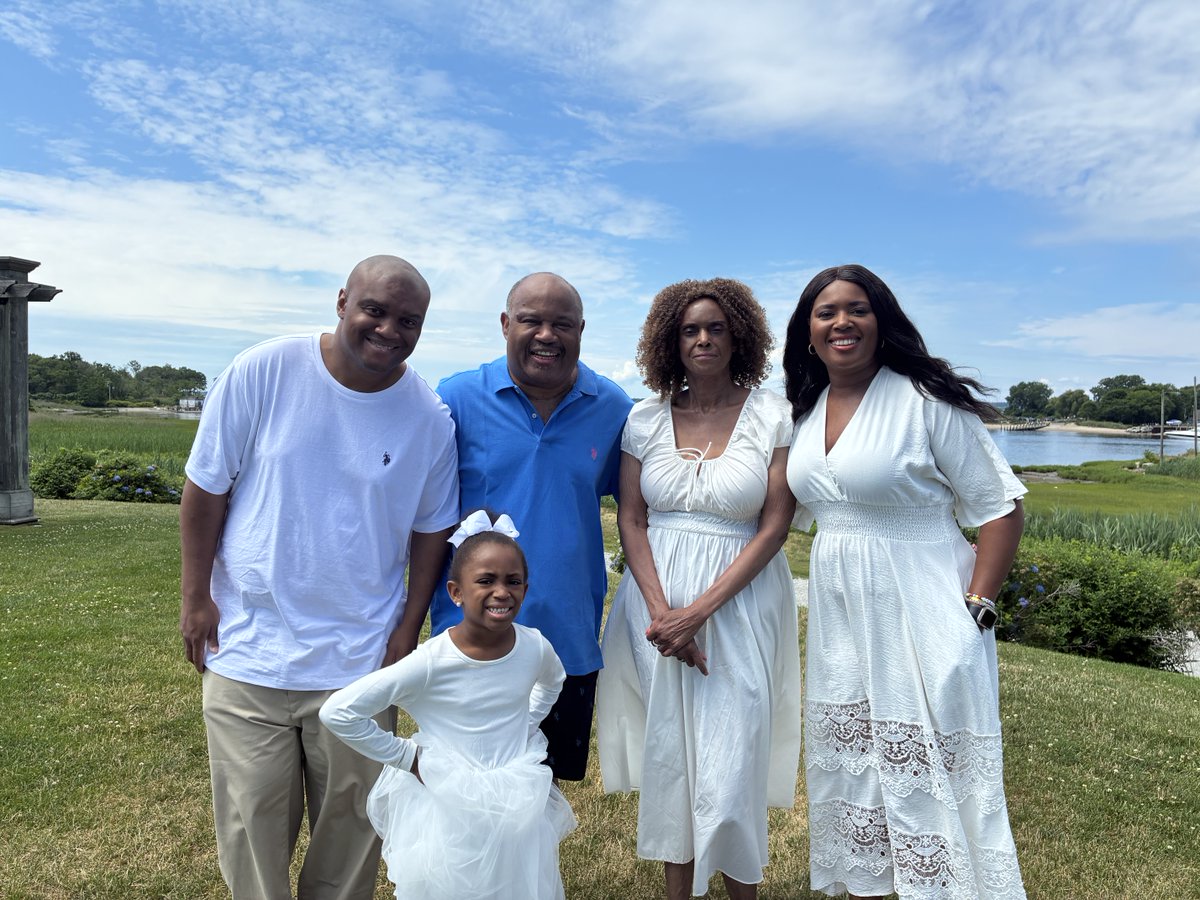 DominicTV's tweet photo. The newest shining star of the Carter family! ⭐
Little Eva celebrated her Rhode Island graduation party—and TODAY is her first day of KINDERGARTEN! 🎓📚
Go Eva! Keep shining! ❤️
#LittleEva #CarterFamily #Kindergarten #ProudGrandparents https://t.co/GiCxWFCq7M