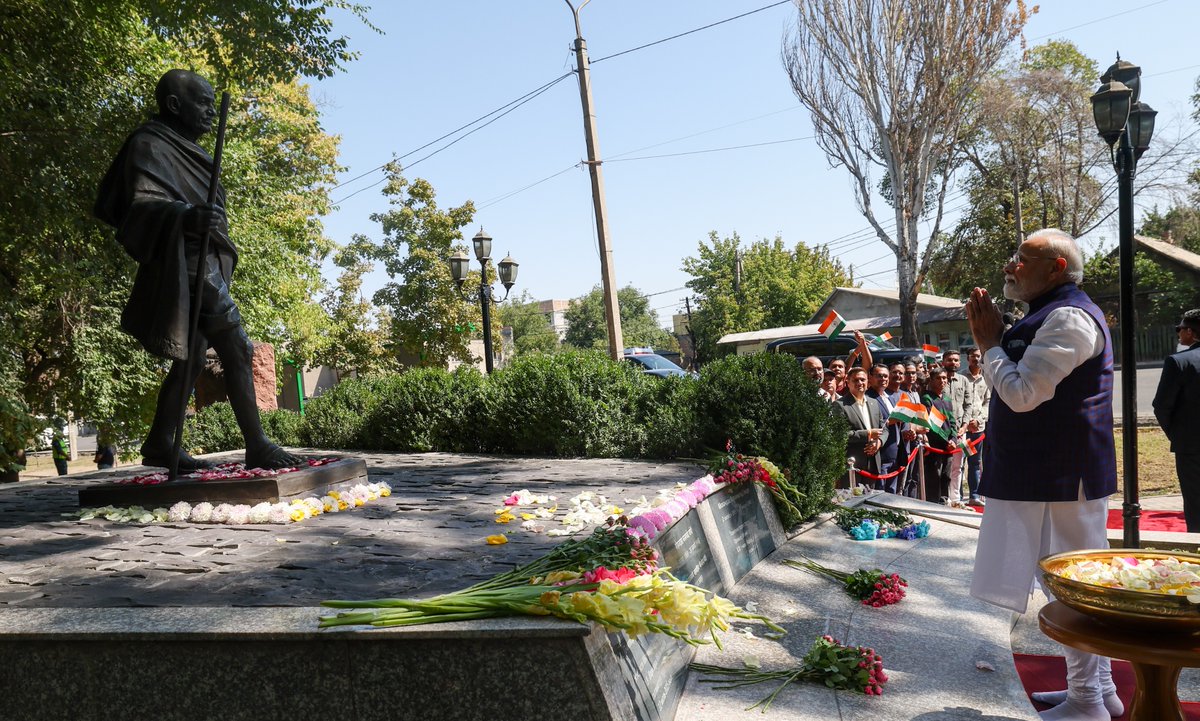 narendramodi's tweet photo. In Bishkek this morning, paid homage to Mahatma Gandhi at his statue in the city. 

Gandhi Ji’s thoughts will always have an unparalleled impact on our minds. https://t.co/IwX3KU7JrT