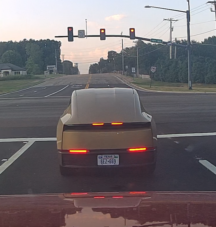 Cameron33493096's tweet photo. Cybercab spotted in Olive Branch, Mississippi.
8/30/26 @ 6:30 PM CDT
@robotaxi @wholemars @SawyerMerritt @DavidMoss @RobotaxiRadar @DirtyTesLa https://t.co/qK0uRDmWKY