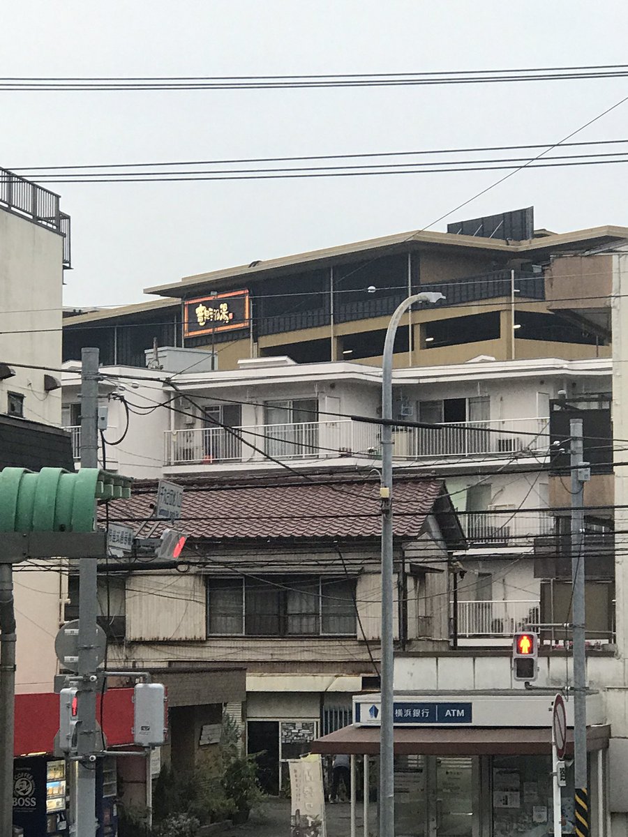 fampine's tweet photo. 詩を生み出すことは心震えること
何よりもの喜びだと
わたしは思う

これほどに生きる喜びを感じられるものを
一部の詩人だけのものにしておくなんて
そんな理屈はどこにもないと
わたしは思う

詩の良し悪しは
単に人の決めごと

詩を書く喜びの前では
だれもがうれしくも平等であると
わたしは思う https://t.co/GN2YrG2Ysu