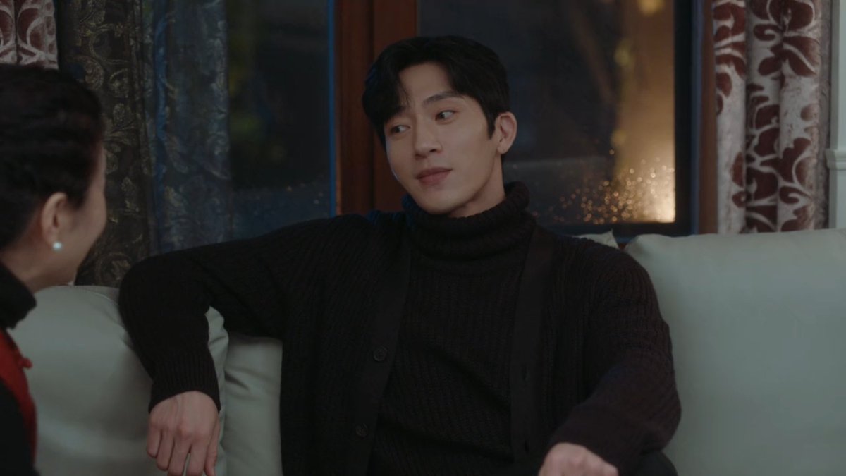 telorcupluq's tweet photo. i love it when he sits like that 😈 #theearlyspring https://t.co/g78bb59k4c