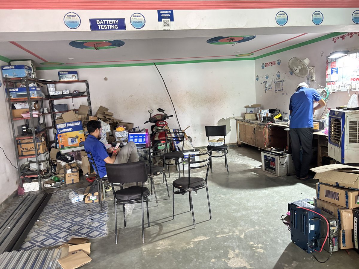 Raaz2sa's tweet photo. @myluminous Please investigate Dausa service centre “Shree Balaji Enterprises”. It displays “Authorised Service Provider” branding. A technician repaired my Microtek UPS here and charged ₹2,600 for a new PCB, but an old PCB was repaired and fitted. I have proof. Please act. https://t.co/8BXElvmMPC