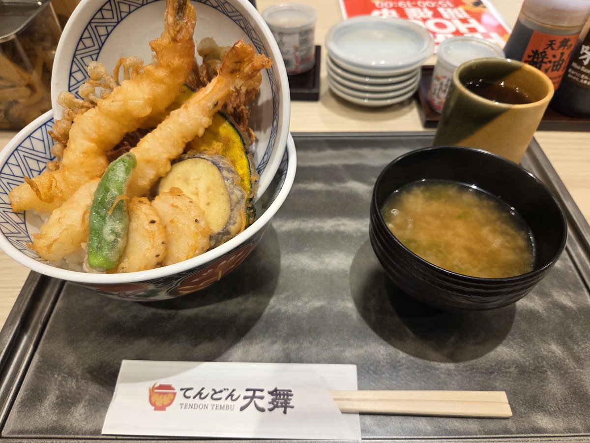mememe_fff's tweet photo. お昼は久しぶりの天丼🦐 https://t.co/hyfTuz94Il