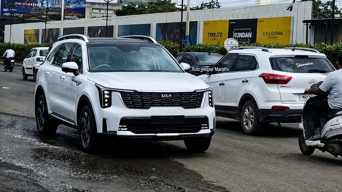 ThisIsStunner's tweet photo. Sorento will be Available in AWD with 2.2 CRDI Diesel as well as 1.6 HEV in top two Trims only - HTX &amp; Blackline(All Black Exterior &amp; Interior)

Source - Kia Dealership 

@VahanWarta @ferrarirules86 @volklub @KiaInd @Xroaders_001 @evelectree @TorqueIndia @prasanthgupta @rushlane https://t.co/vlFwU4gZih