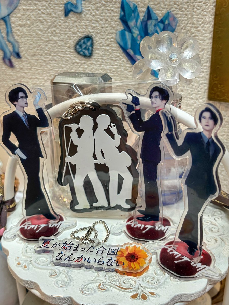 r0zen_vamp's tweet photo. DMが届いてることに気づいた時は心臓が止まるかと思いました🫀
何度も裏返してニヤニヤしている( ≖͈́ ·̫̮ ≖͈̀ ) 
一生袋から出せないのでこのまま飾ります。素敵な企画ありがとうございました♡
 #AmAmp https://t.co/EvoLthM0Dx