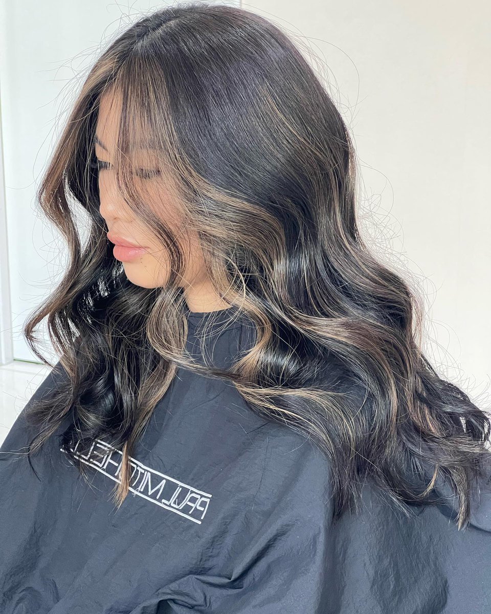 GrafiteMvl's tweet photo. 数本の束だけでも、印象的でスタイリッシュな雰囲気に。実験に付き合ってくれてありがとう。まもなく戻ります。秋に向けたイメチェン、お待ちしています。予約は8月27日から受付開始。 https://t.co/cSQdLzmBZq