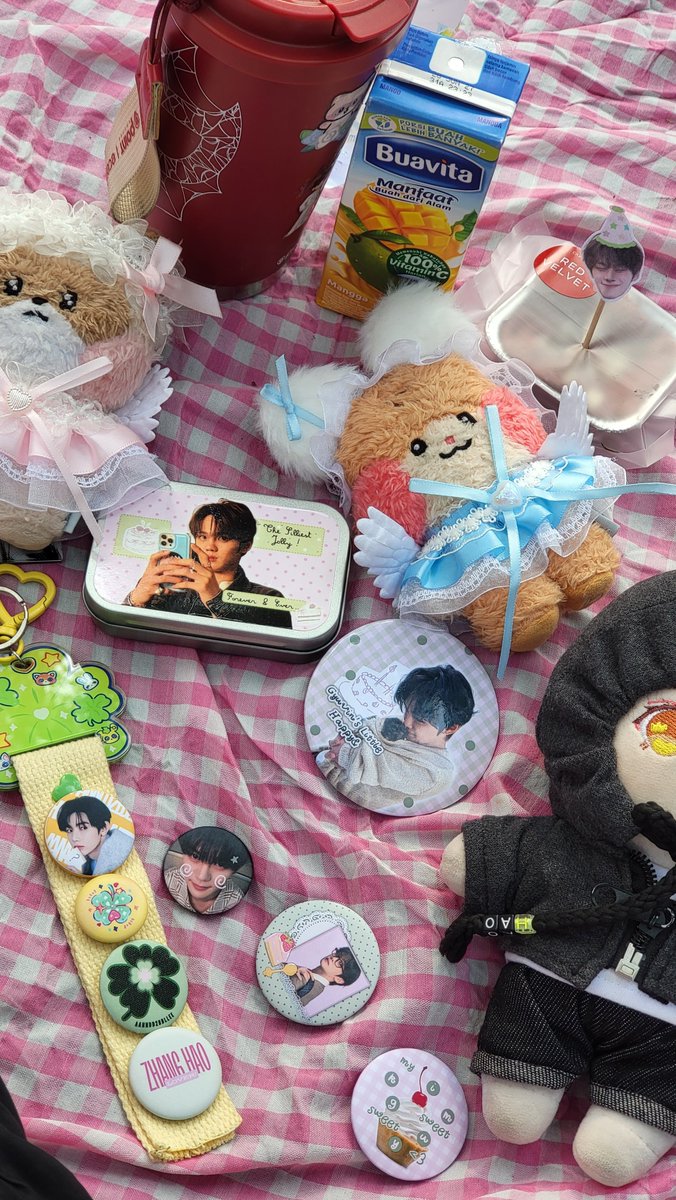 leoKimmii's tweet photo. dar der dor banget lokasi berubah .. ngebolang 1/2 ecopark cari lokasi event .. kringetan kena terik langsung yet I love it  hehehe.. 
btw

 " 💚HAPPY BDAY GYUUU 💚" 
#AND2BLE #앤더블 #KIMGYUVIN #김규빈 https://t.co/yGbxuHeATP