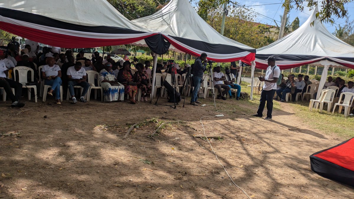 advocaterodgers's tweet photo. @KwaHaki @HakiKNCHR @IJMKenya @HakiAfrica @social_wg @UhaiWetu @thekhrc @MissingVoicesKE Live from the launch of the Haki Kwa Wote Campaign.
Survivors and human rights defenders are demanding what Kenya still lacks: a law that criminalises enforced disappearances.
The time for action is now.
#HakiKwaWote #EndEnforcedDisappearance https://t.co/pdmDHLj0fm
