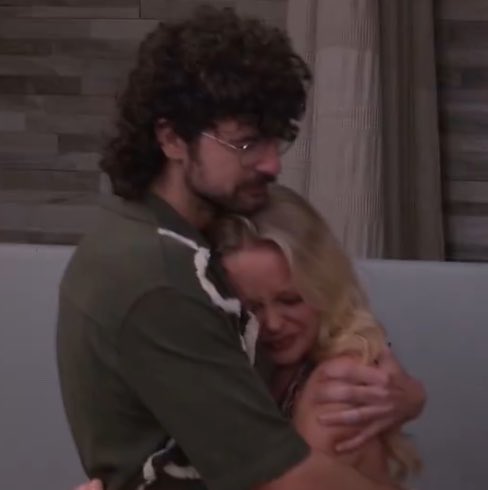 compflop's tweet photo. that’s my dysfunctional family #bb28 https://t.co/PmNb42xHi8