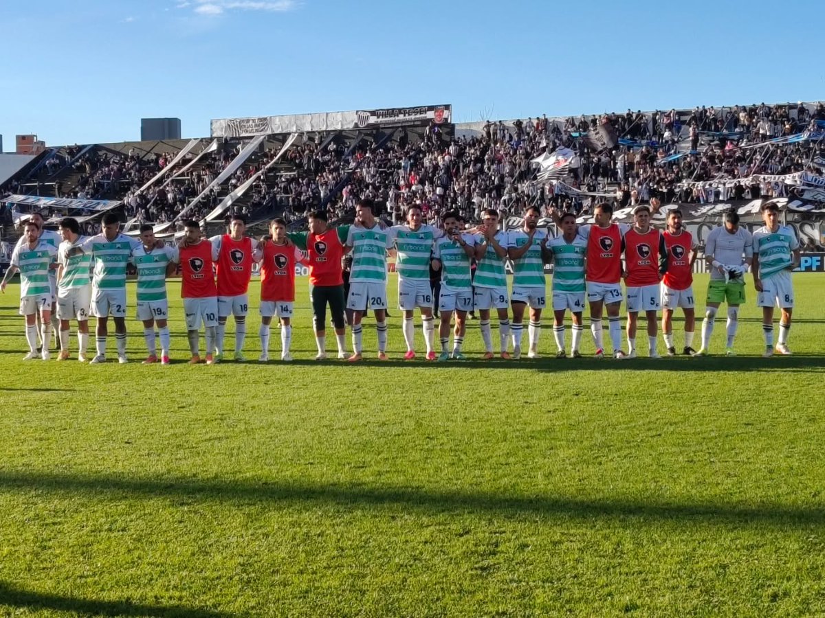 titi_fco's tweet photo. Y no tengo pensado hundirme acá tirado
Y no tengo planeado morirme desangrado
Y no-oh-oh, no me pidas que no vuelva a intentar
Que las cosas vuelvan a su lugar
Y no tengo pensado hundirme acá tirado
Y no tengo planeado morirme desangrado
Y no-oh-oh, no me pidas que no vuelva a intentar
Que las cosas vuelvan a su lugar