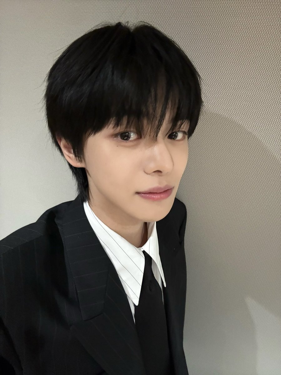 Ieeleow's tweet photo. Please tell me that i did well for my first broadcast MC at Morning&amp;. I did well, right? https://t.co/kdeYOwXctO