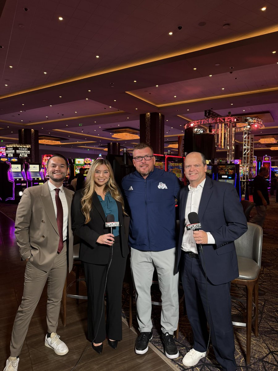 SBemisOnline's tweet photo. Programming update. 

Special edition of Bulldog Insider from Table Mountain Casino Resort, featuring Coach Entz, RB Rayshon Luke and LB K’vion Thunderbird, coming up after Sunday Night Baseball on @KSEE24 

@DylanMorgan_TV @AngMartinezTV @_doughboyspeedy @KvionTbird05 https://t.co/E23yheQpdr