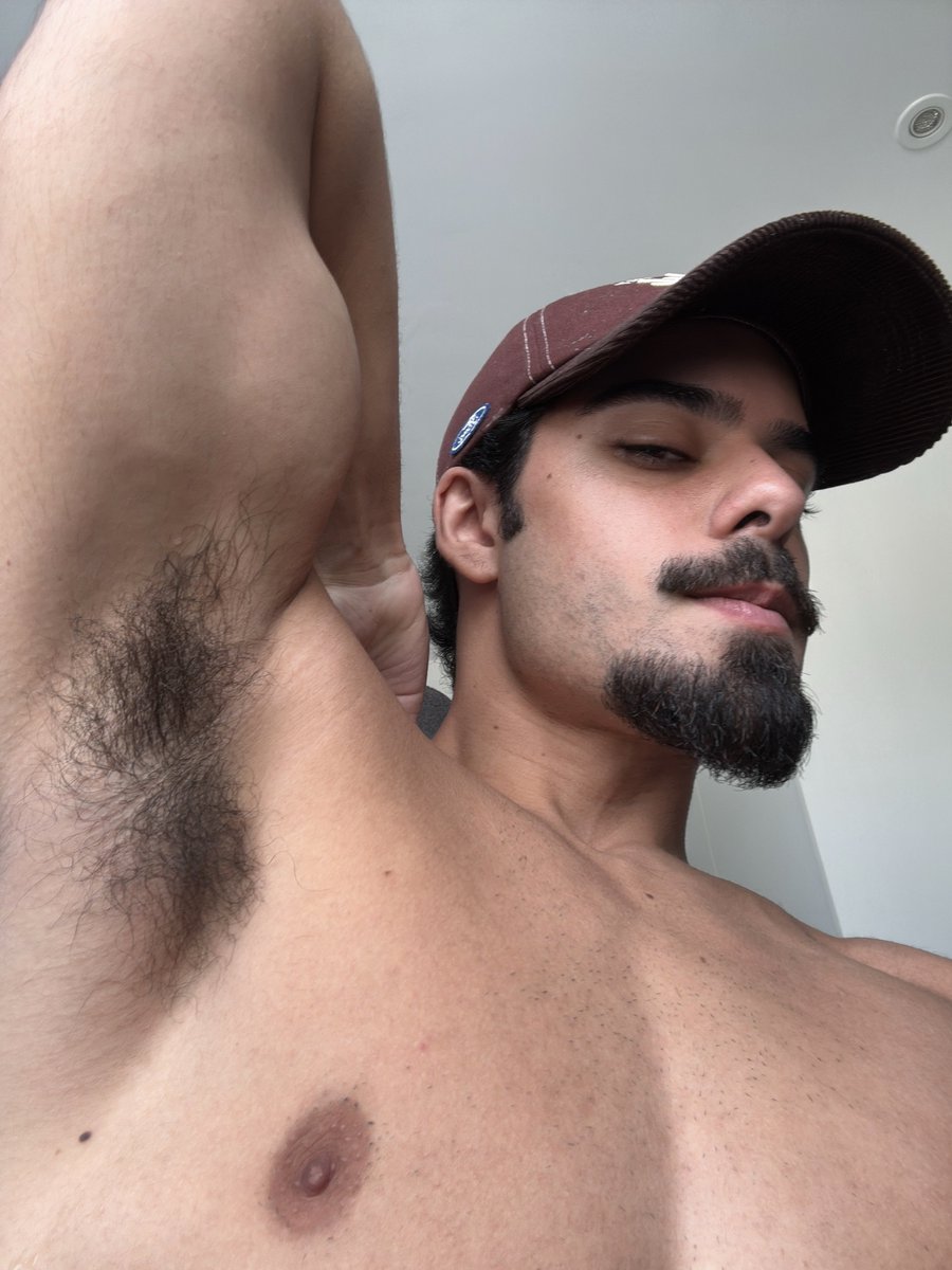 FindomAlt's tweet photo. My pits make you brainless https://t.co/AHzCVmZdPp