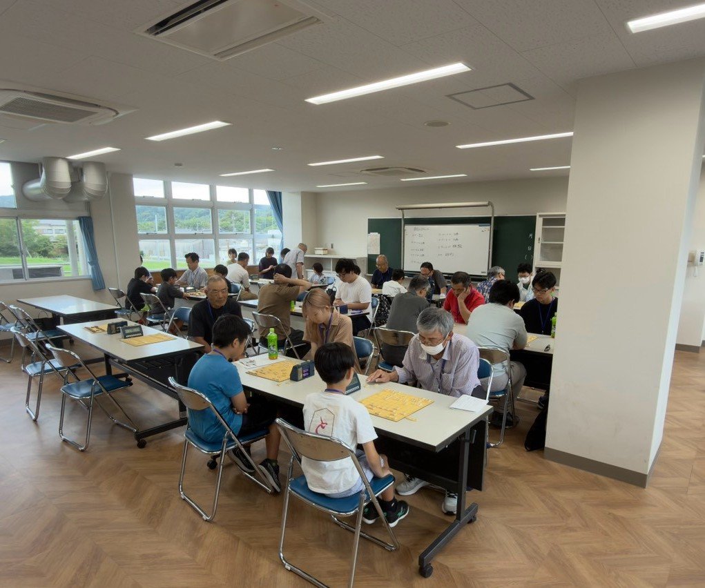 Kimitsushogi's tweet photo. 2026年8月29日（土）「おらがわ」にて開催の、きみつ将棋交流大会は盛況のうちに終了しました。
ご参加いただいた24名の皆様、ポスターやX等で情報を拡散してくださった皆様、本当にありがとうございました。
入賞者等の大会内容詳細は後日ブログにて公表します。
次回大会もよろしくお願い致します。 https://t.co/FQk7GCYCy9