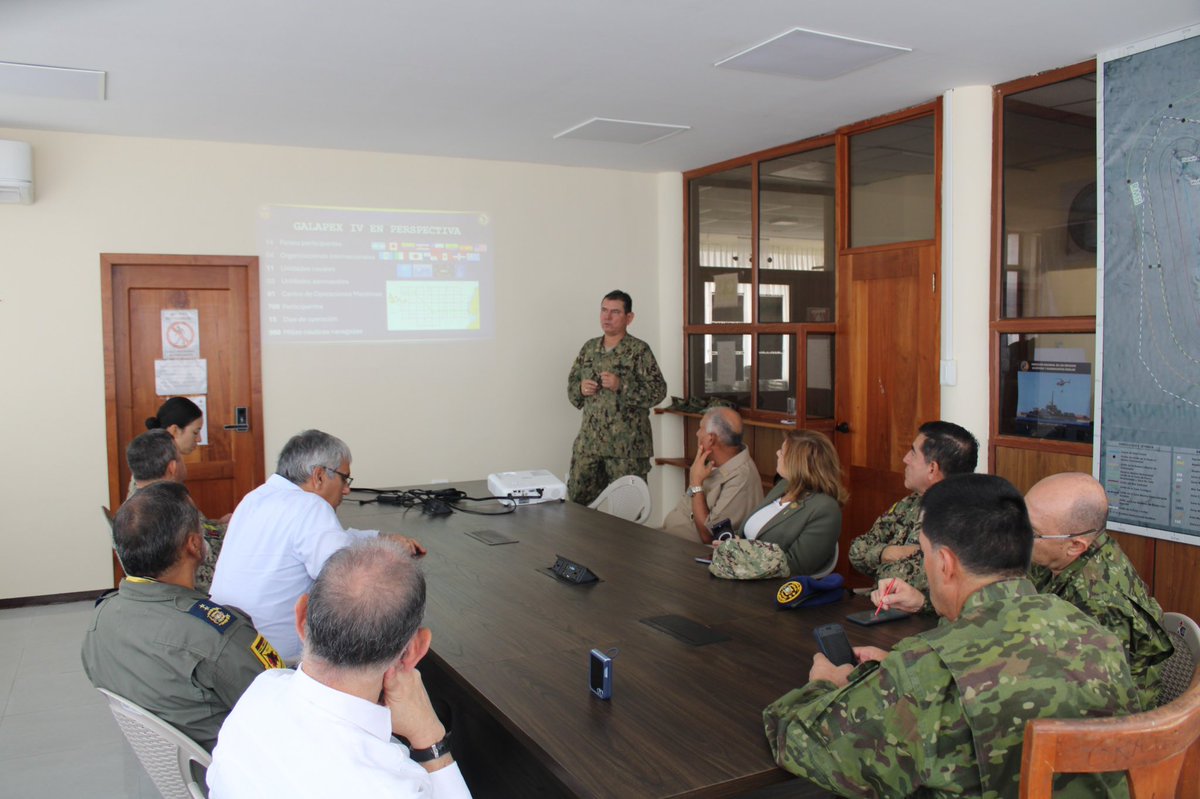 armada_ecuador's tweet photo. ⚓🇪🇨 AUTORIDADES NACIONALES Y EXTRANJERAS CONOCIERON LOS RESULTADOS DEL EJERCICIO MULTINACIONAL GALAPEX 2026

El señor Viceministro de Defensa Nacional, Roberto Quintero Amador, acompañado del Jefe del Comando Conjunto de las Fuerzas Armadas, autoridades navales del Ecuador y representantes de la Marina de Guerra del Perú, realizó una visita a la Capitanía de Puerto Ayora, en la isla Santa Cruz.

La comitiva fue recibida por el señor Contralmirante Ramiro Armijos Gallegos, Director Nacional de los Espacios Acuáticos, quien presentó los detalles sobre el desarrollo, avance y culminación del Ejercicio Multinacional GALAPEX-IV Edición 2026, así como los resultados de su fase final desarrollada en la isla Santa Cruz, Galápagos.

Este ejercicio multinacional fortalece la interoperabilidad, la cooperación regional y las capacidades de respuesta ante escenarios de seguridad y protección marítima, consolidando el compromiso conjunto de las naciones participantes con la seguridad del entorno marítimo y la protección de la Reserva Marina de Galápagos.

La Armada del Ecuador reafirma su compromiso de trabajar de manera conjunta con fuerzas amigas, fortaleciendo las capacidades operacionales para la defensa, seguridad y protección de nuestros espacios marítimos.

#GALAPEX2026  
#SiempreARumbo 
#YoSoyNaval

@DefensaEc 
@FFAAECUADOR