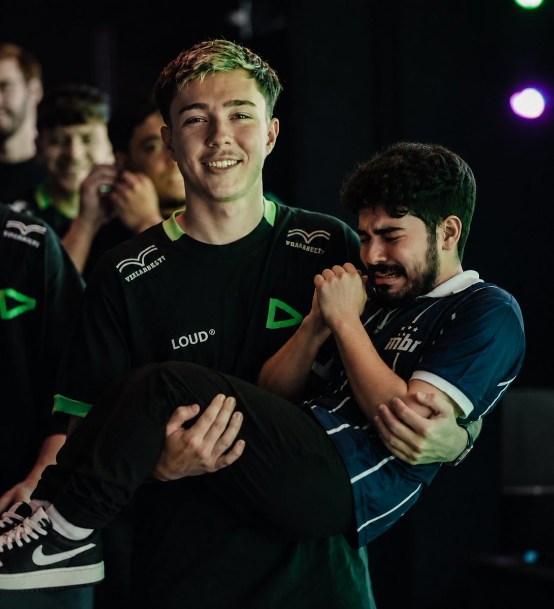victoremanwell's tweet photo. @MIBR Se o Aspas vai dormir triste, então tô feliz https://t.co/0lIPEOAPar