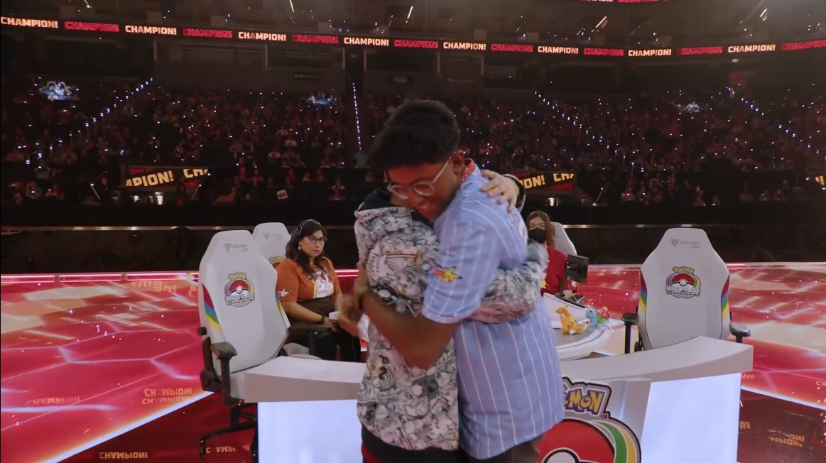 CentroPokemon's tweet photo. 🏆 ¡Vikram Thiagarajan 🇬🇧 se consagró campeón del mundial de VGC 2026 en la categoría Senior!

¡Felicitaciones también a Carlos Verástegui 🇵🇪 por su segundo puesto en el mundial, gran representante de Latinoamérica! https://t.co/ZwRFOmCLO7
