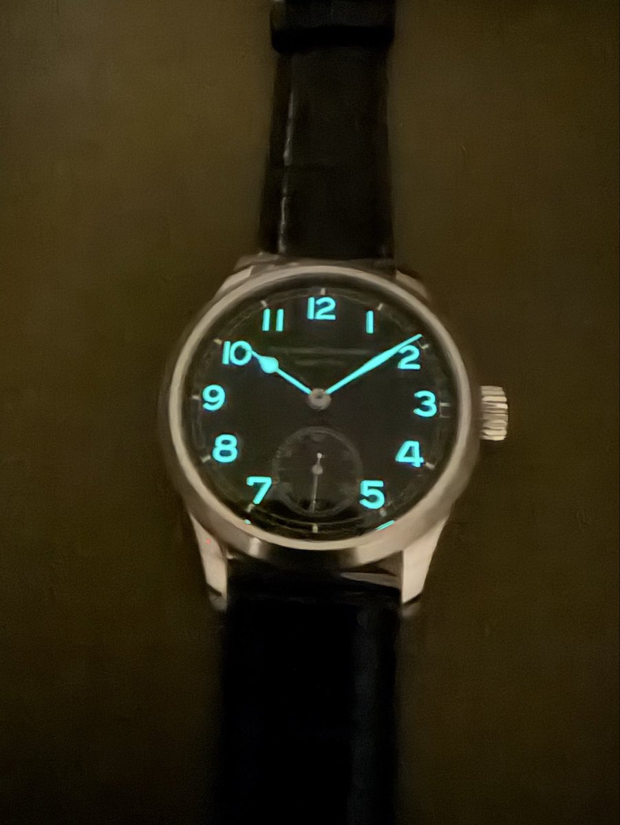Shellman_Ginza's tweet photo. Simple by day. Different after dark.

D. Dornblüth &amp; Sohn 99.1.

Black ceramic dial. Small seconds. Hand-wound.

And then the lights go down.

#DDornbluthSohn #IndependentWatchmaking #GermanWatchmaking https://t.co/irOp878hZb
