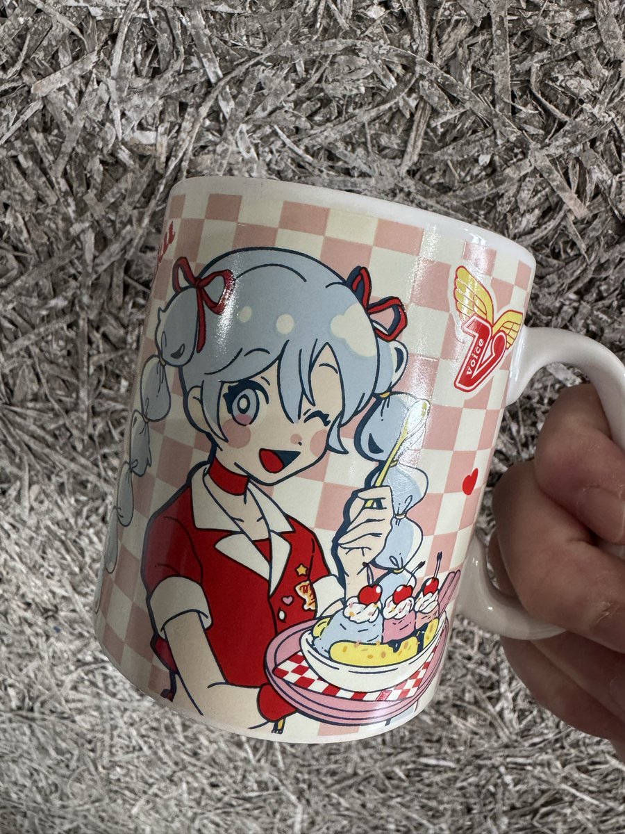 Passion42Flower's tweet photo. このマグカップ、100均で買ってもう何年も使ってる。ミクさんハピバ🎂 https://t.co/lNUNKIo1zG
