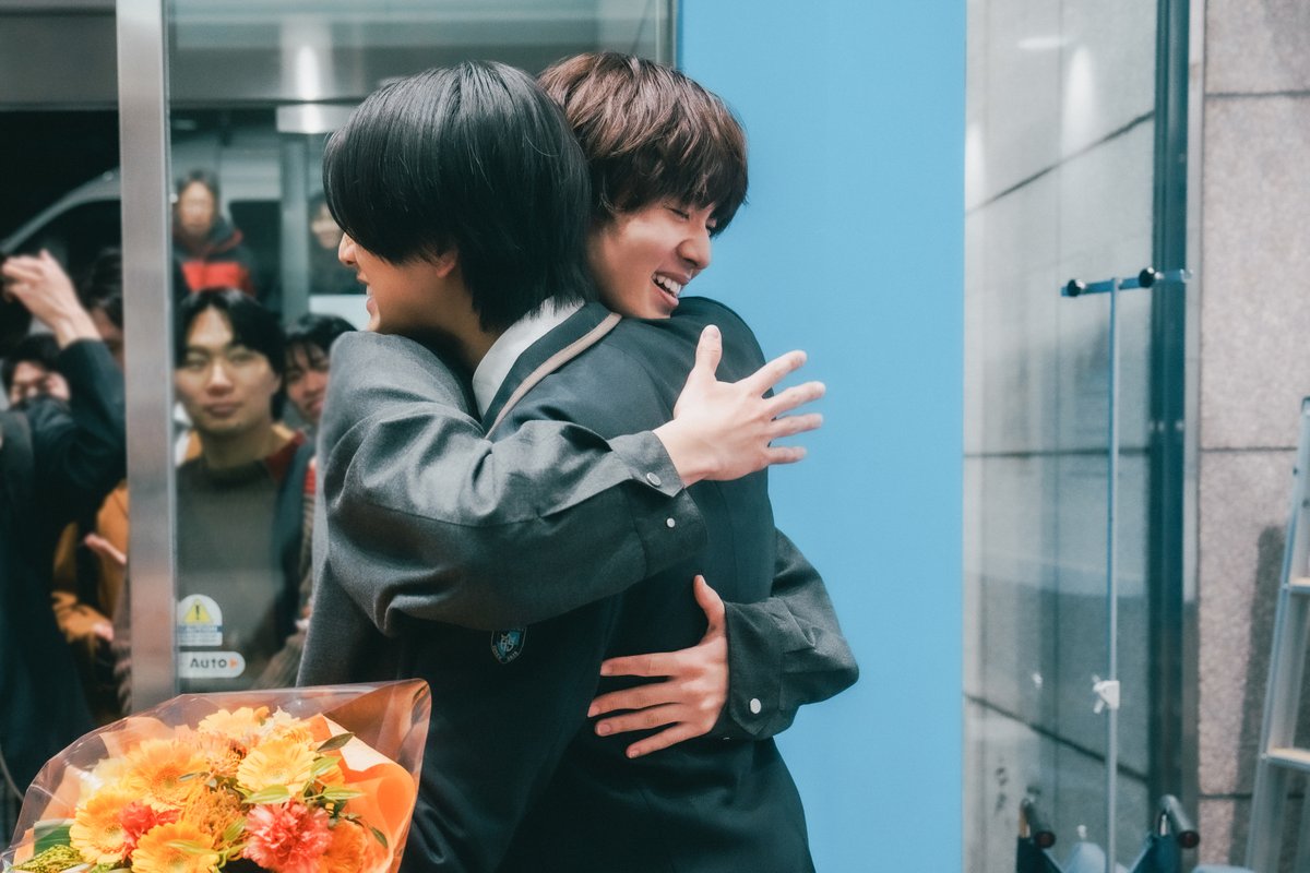 drama_contrast's tweet photo. ✩˖°⌖.꙳✩˖°⌖.꙳✩
#ドラマコントラスト
オールアップ写真📸
✩˖°⌖.꙳✩˖°⌖.꙳✩

W主演のお二人
#井内悠陽 さん、#阿久根温世 さんのオールアップ時の写真をお届け‼️
お互いのアップ時に駆けつけ
熱い抱擁を交わし、称えてくれる盟友であり戦友同士✨

お二人とも本当にお疲れ様でした👏

** ┈┈┈┈┈┈**
📱#FOD にて完全版全話配信中！
🔗https://t.co/NJuevbCmFI
** ┈┈┈┈┈┈**

@haruhi_iuchi712
@ICEx_official