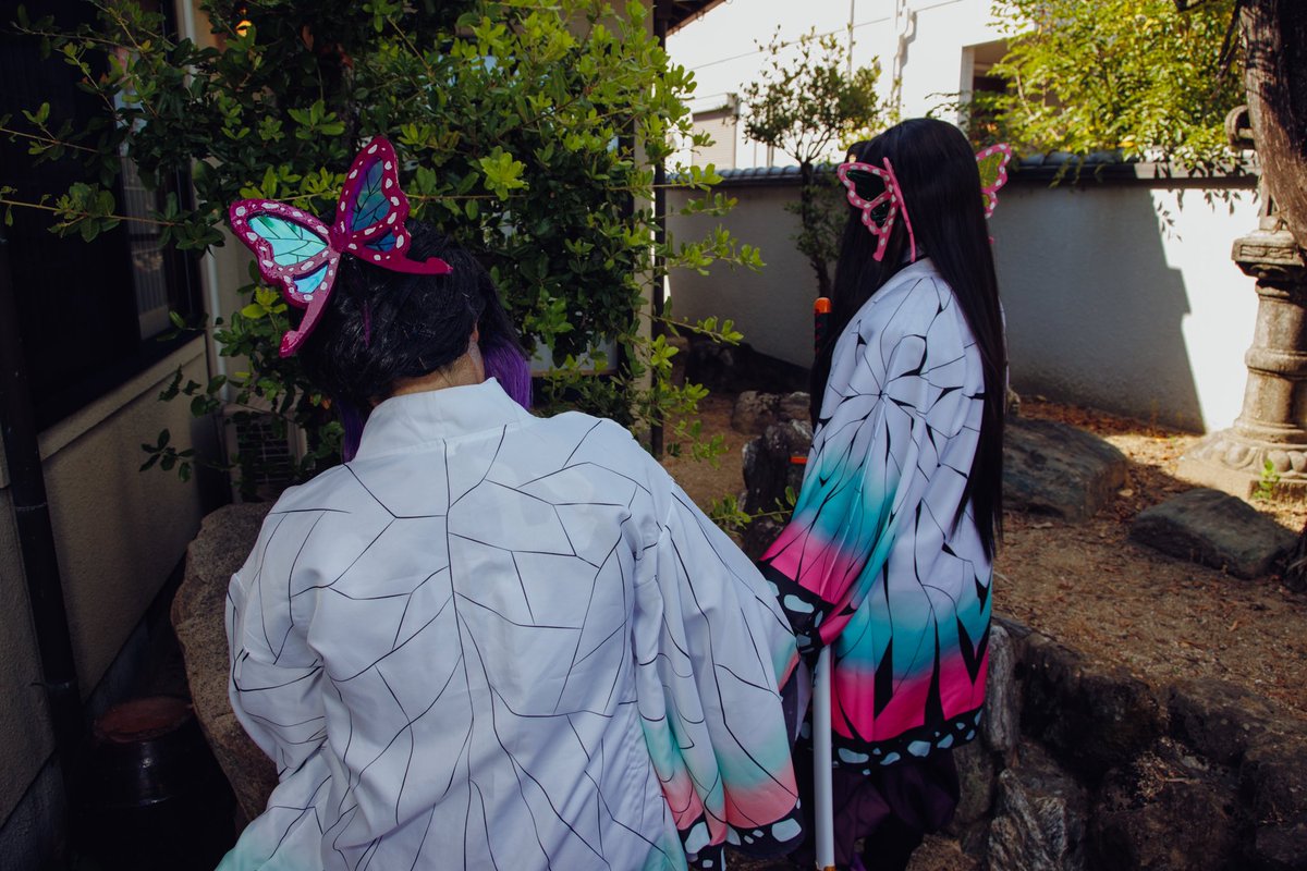 lunarcosplay_'s tweet photo. コスプレ• cosplay 
鬼滅の刃 
胡蝶カナエ: 私
胡蝶しのぶ: @kyojuro_r_kouki 
📸: 感情グミさん @kanjogumi 

「なんで私の手はこんなに小さいのかなあ。なんでもっと身長が伸びなかったのかなあ。あとほんの少しでも体が大きかったら、鬼の頸を斬って倒せたのかなあ」

#鬼滅_夏の自由稽古0819 https://t.co/BhQSYah6cU