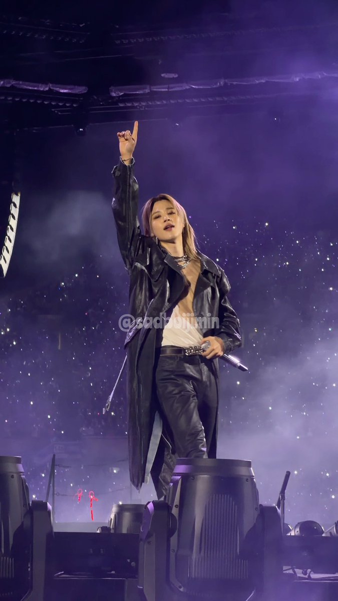sadboijimin's tweet photo. okay, it’s been three days. i can’t gatekeep this photo i took of jimin anymore. https://t.co/d4v45pPNqf
