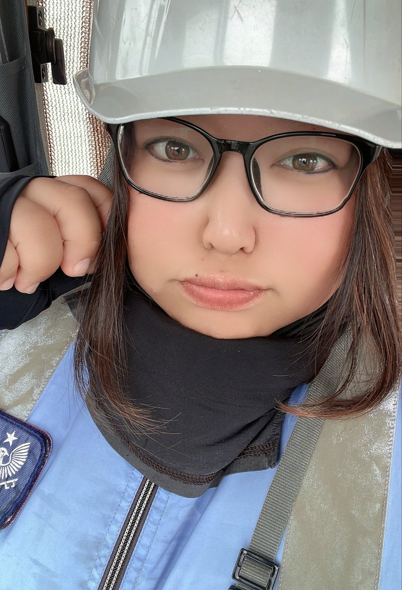 keibijoshi_m's tweet photo. 微妙〜に空調つけてる🤭✨

このまま暑いの終われ〜🙏 https://t.co/L6lqaiqJlZ