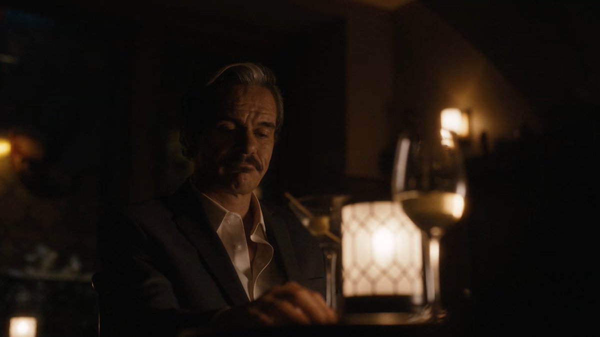bluelemxnade's tweet photo. Everybody who loves cinema needs to watch Better Call Saul. It is the most beautifully framed, colored, shot and lit work I've ever watched on a screen. The acting, characters and thematic complexity is unbelievable. It's a miracle that a show this ambitious and grand exists https://t.co/PRFdPcizXV