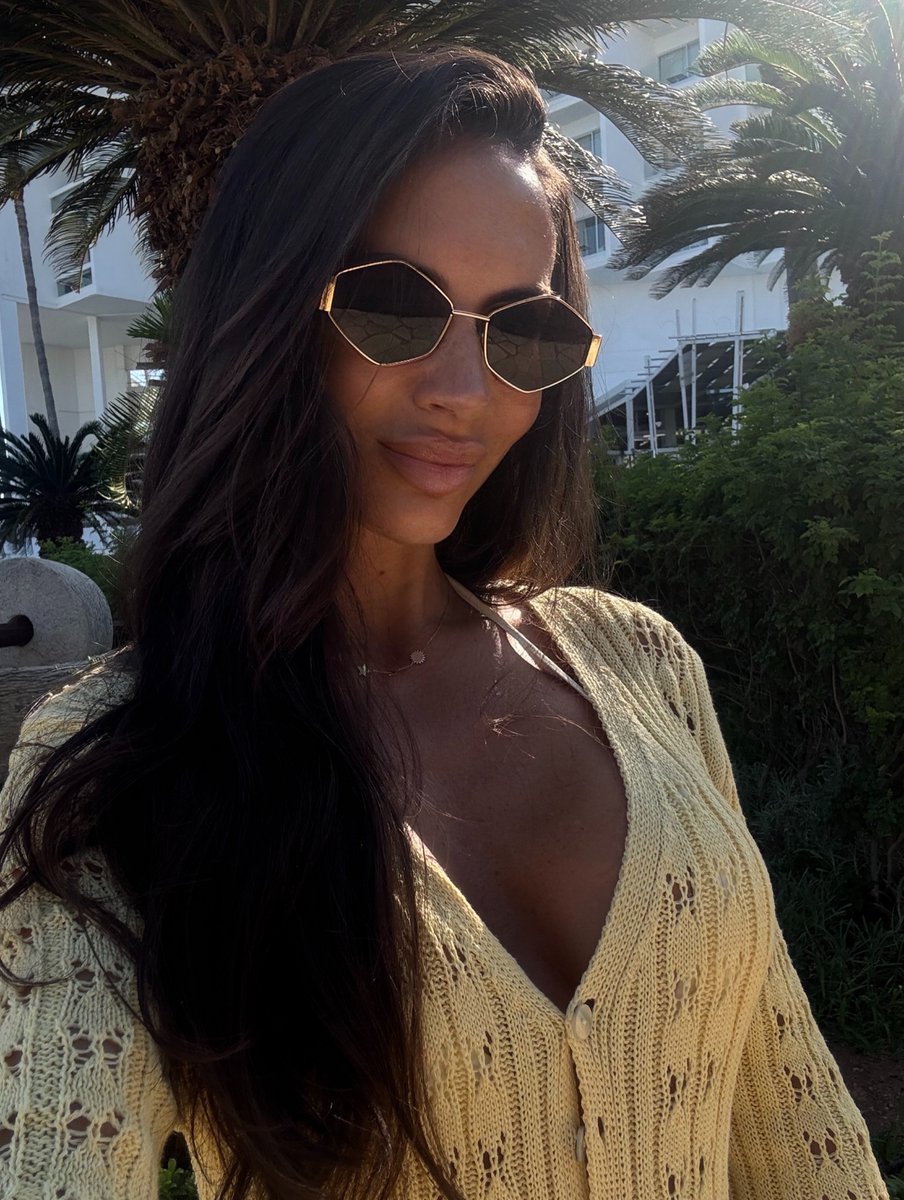 milenabochnar's tweet photo. Golden hour, the scent of summer, and that blissful peace I so desperately needed. Sun-kissed skin is my favorite outfit, and this moment is the definition of pure happiness. A total reset. 🤍🌞🫠  #goldendays #sunkissedskin #happiness #escape #tan #goldenhour #summervibes https://t.co/hkNZJQzfNJ