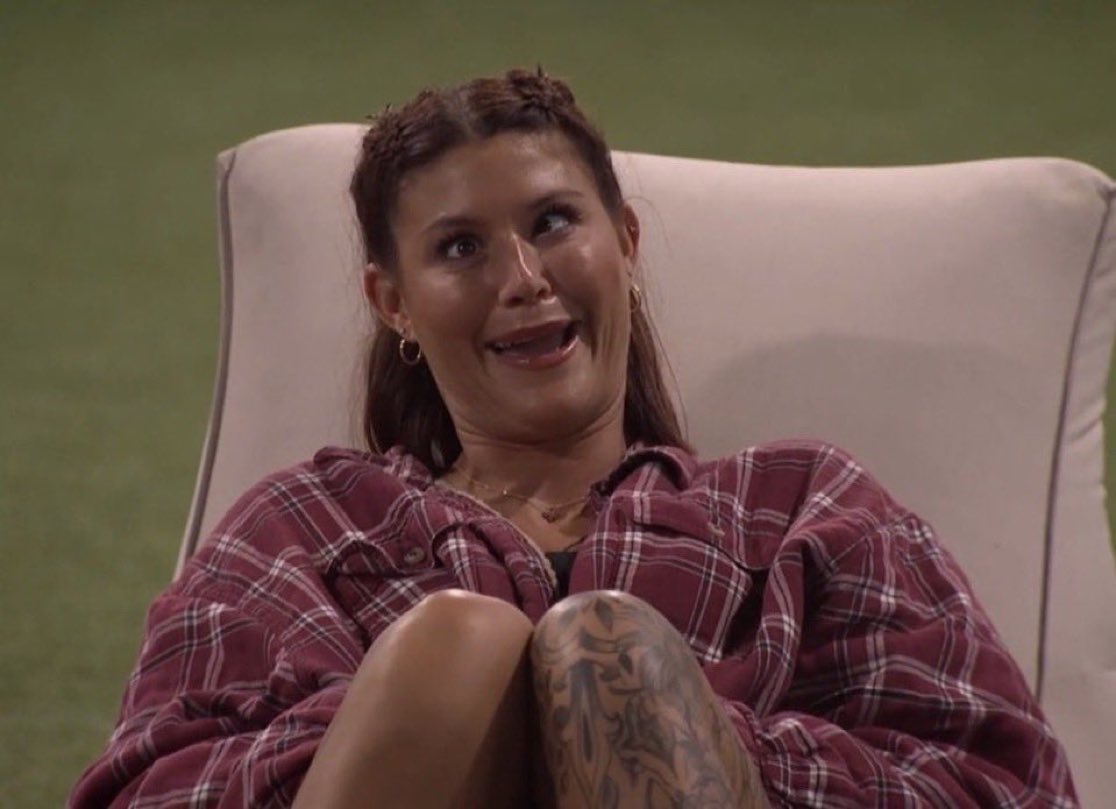 BBigBrotherBuzz's tweet photo. Feeds came back on yesterday once production realized they couldn’t fit the whole twist in one episode 😭😭 They weren’t trying to be nice…they just didn’t want to piss us off even more #BB28 #BigBrother #BigBrotherBuzz https://t.co/AH4f75lr1Q