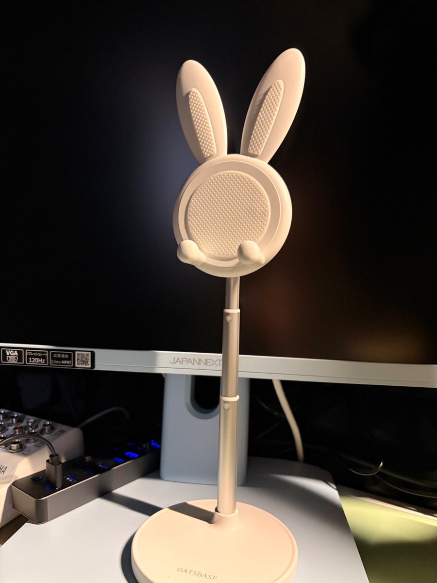melfumitsuki's tweet photo. ⭐️ほしい物リストより⭐️
スマホスタンドとお水届きました🎁
実は春にカメラをiPhoneに切り替えてからずっとクリップで挟んでました📱可愛いしサイズもばっちりでモニターも見やすくなりそう！！🐰
そしてお水🚰✨️ふみつきの喉と身体を確実にいつも助けてくれてます⭐️
活動を支えていただき感謝です🙏 https://t.co/8X0lQIFM5k
