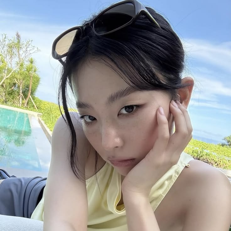 eulliamdw's tweet photo. ╰┈➤ looking for moots 🐻

☼ she/her
☼ Seulgi admirer
☼ Red Velvet enthusiast
☼ velvet vibes, playlists &amp; little yaps
☼ hoping to meet ReVeluv moots!

#SEULGI #REDVELVET #stantwt #kpoptwt

❝ tap ♡ / ↻ to be moots ❞ https://t.co/eSMzoBIt7V